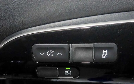 Toyota Prius IV XW50, 2022 год, 2 100 000 рублей, 14 фотография