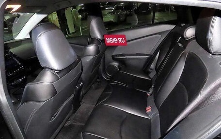 Toyota Prius IV XW50, 2022 год, 2 100 000 рублей, 7 фотография