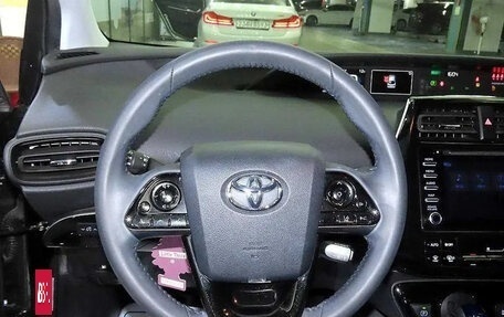 Toyota Prius IV XW50, 2022 год, 2 100 000 рублей, 8 фотография