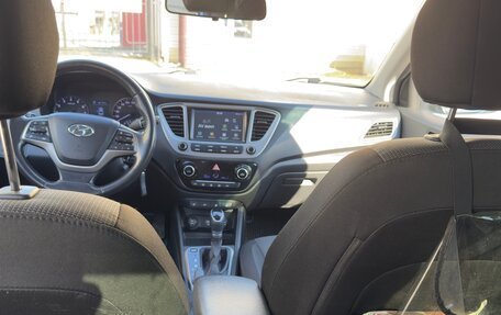 Hyundai Solaris II рестайлинг, 2019 год, 1 310 000 рублей, 17 фотография