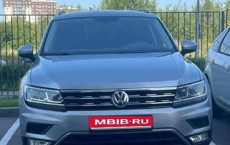 Volkswagen Tiguan II, 2020 год, 2 870 000 рублей, 2 фотография