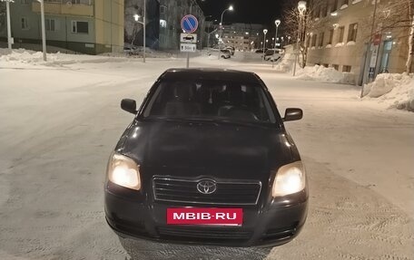 Toyota Avensis III рестайлинг, 2005 год, 590 000 рублей, 4 фотография