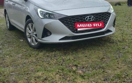 Hyundai Solaris II рестайлинг, 2021 год, 1 800 000 рублей, 4 фотография