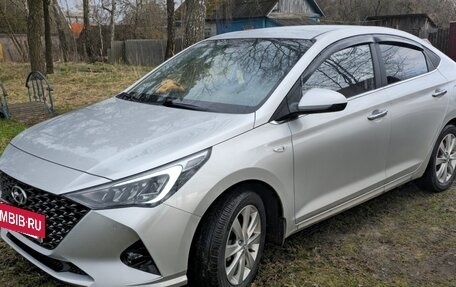 Hyundai Solaris II рестайлинг, 2021 год, 1 800 000 рублей, 5 фотография