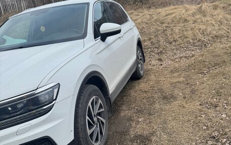 Volkswagen Tiguan II, 2018 год, 2 820 000 рублей, 2 фотография