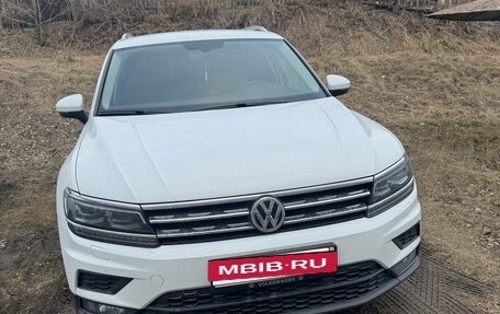 Volkswagen Tiguan II, 2018 год, 2 820 000 рублей, 3 фотография
