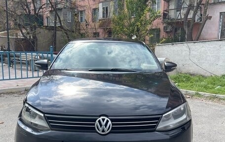 Volkswagen Jetta VI, 2013 год, 630 000 рублей, 2 фотография