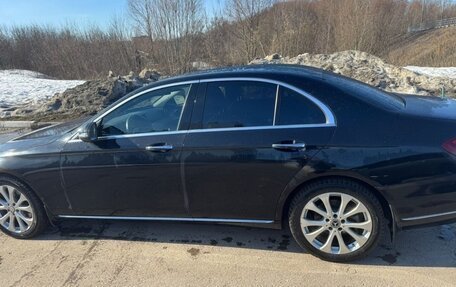 Mercedes-Benz E-Класс, 2019 год, 2 600 000 рублей, 3 фотография