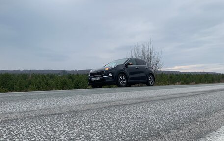 KIA Sportage IV рестайлинг, 2018 год, 2 100 000 рублей, 2 фотография