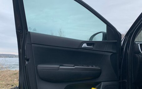 KIA Sportage IV рестайлинг, 2018 год, 2 100 000 рублей, 21 фотография