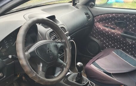 Mitsubishi Carisma I, 2001 год, 90 000 рублей, 5 фотография