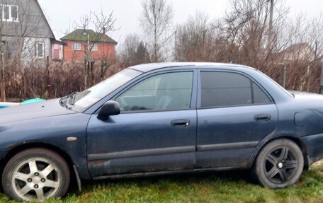 Mitsubishi Carisma I, 2001 год, 90 000 рублей, 2 фотография