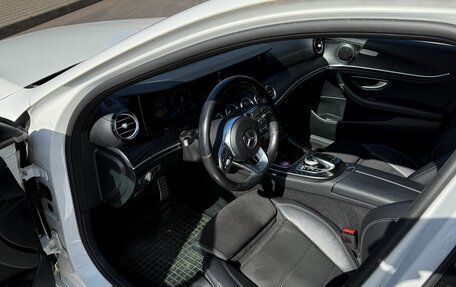 Mercedes-Benz E-Класс, 2019 год, 2 970 000 рублей, 16 фотография