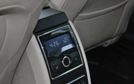 Skoda Superb III рестайлинг, 2013 год, 1 375 000 рублей, 23 фотография