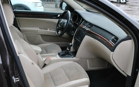 Skoda Superb III рестайлинг, 2013 год, 1 375 000 рублей, 28 фотография