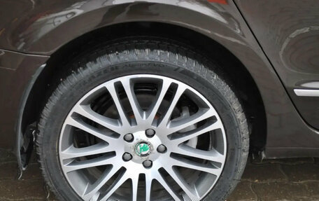 Skoda Superb III рестайлинг, 2013 год, 1 375 000 рублей, 30 фотография