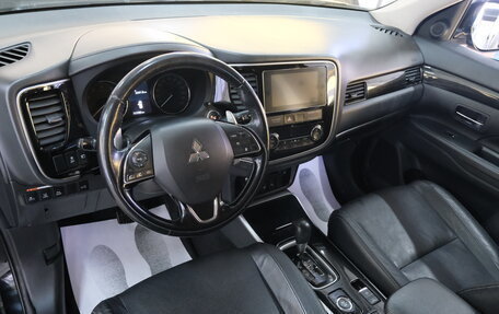 Mitsubishi Outlander III рестайлинг 3, 2018 год, 3 249 000 рублей, 11 фотография