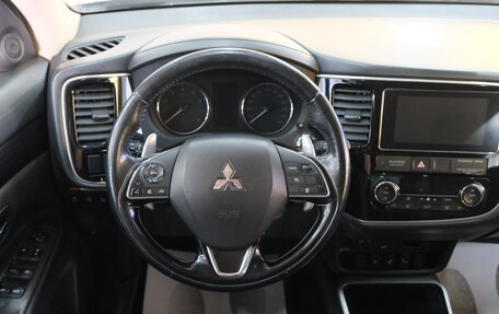 Mitsubishi Outlander III рестайлинг 3, 2018 год, 3 249 000 рублей, 12 фотография