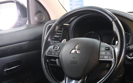 Mitsubishi Outlander III рестайлинг 3, 2018 год, 3 249 000 рублей, 13 фотография