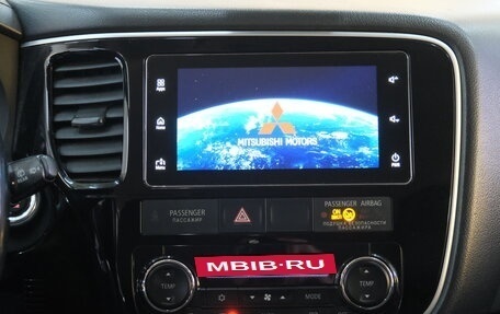 Mitsubishi Outlander III рестайлинг 3, 2018 год, 3 249 000 рублей, 15 фотография