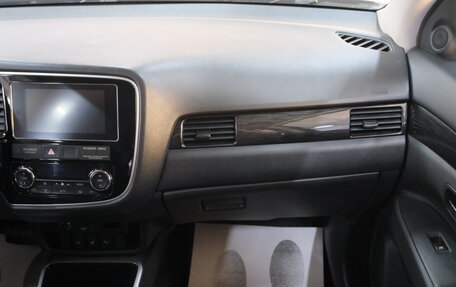 Mitsubishi Outlander III рестайлинг 3, 2018 год, 3 249 000 рублей, 18 фотография