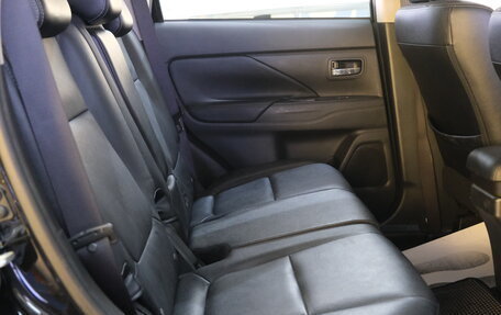 Mitsubishi Outlander III рестайлинг 3, 2018 год, 3 249 000 рублей, 22 фотография