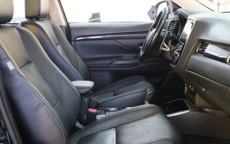 Mitsubishi Outlander III рестайлинг 3, 2018 год, 3 249 000 рублей, 20 фотография