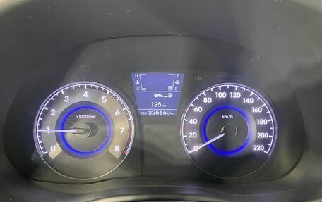 Hyundai Solaris II рестайлинг, 2011 год, 680 000 рублей, 20 фотография