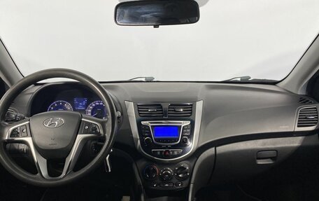 Hyundai Solaris II рестайлинг, 2011 год, 680 000 рублей, 22 фотография