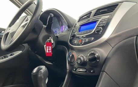 Hyundai Solaris II рестайлинг, 2011 год, 680 000 рублей, 28 фотография