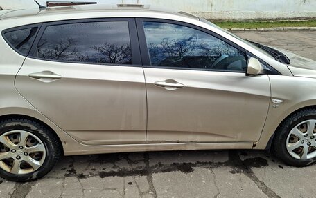 Hyundai Solaris II рестайлинг, 2012 год, 670 000 рублей, 2 фотография