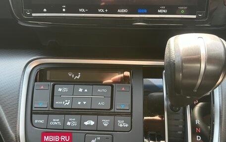 Honda Stepwgn IV, 2020 год, 1 860 000 рублей, 12 фотография