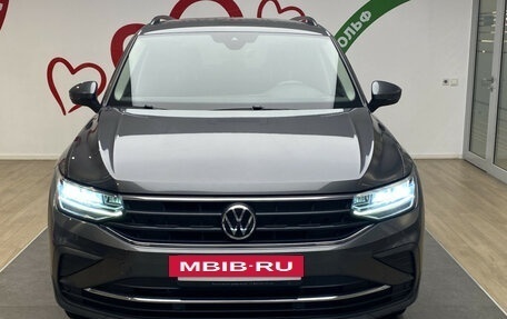 Volkswagen Tiguan II, 2021 год, 2 550 000 рублей, 2 фотография
