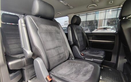 Volkswagen Multivan T6 рестайлинг, 2019 год, 4 800 000 рублей, 11 фотография