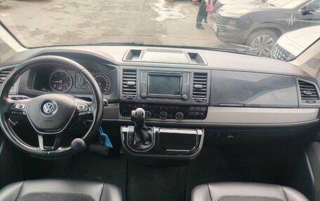 Volkswagen Multivan T6 рестайлинг, 2019 год, 4 800 000 рублей, 9 фотография