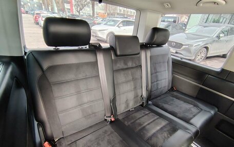 Volkswagen Multivan T6 рестайлинг, 2019 год, 4 800 000 рублей, 12 фотография