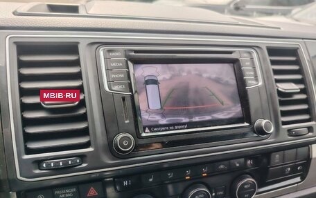 Volkswagen Multivan T6 рестайлинг, 2019 год, 4 800 000 рублей, 13 фотография