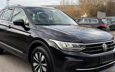 Volkswagen Tiguan II, 2023 год, 2 600 000 рублей, 1 фотография