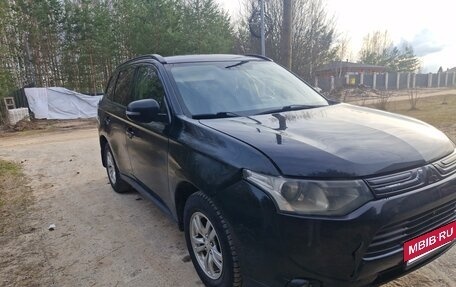 Mitsubishi Outlander III рестайлинг 3, 2013 год, 1 100 000 рублей, 4 фотография
