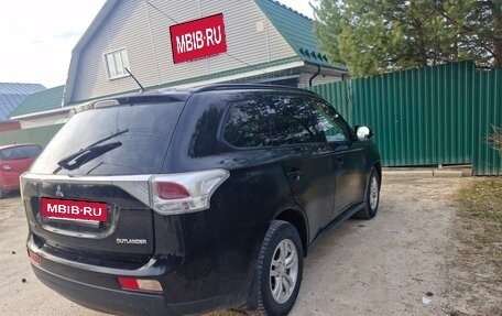 Mitsubishi Outlander III рестайлинг 3, 2013 год, 1 100 000 рублей, 3 фотография