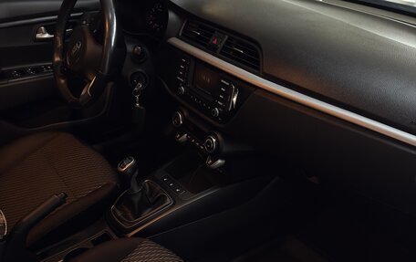 KIA Rio IV, 2018 год, 1 350 000 рублей, 10 фотография