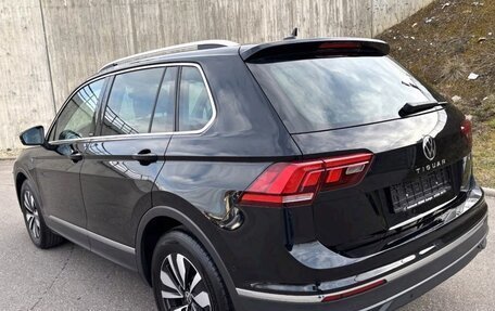 Volkswagen Tiguan II, 2023 год, 2 600 000 рублей, 6 фотография