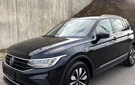 Volkswagen Tiguan II, 2023 год, 2 600 000 рублей, 3 фотография