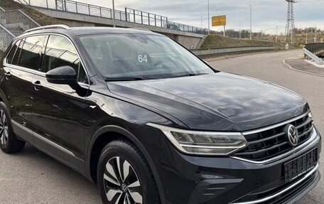 Volkswagen Tiguan II, 2023 год, 2 600 000 рублей, 4 фотография