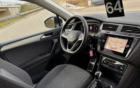 Volkswagen Tiguan II, 2023 год, 2 600 000 рублей, 7 фотография