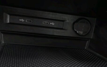 Volkswagen Tiguan II, 2023 год, 2 600 000 рублей, 15 фотография