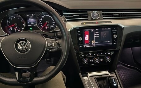 Volkswagen Passat B8 рестайлинг, 2017 год, 2 300 000 рублей, 23 фотография