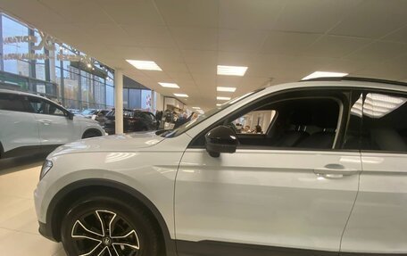 Volkswagen Tiguan II, 2020 год, 2 990 000 рублей, 4 фотография