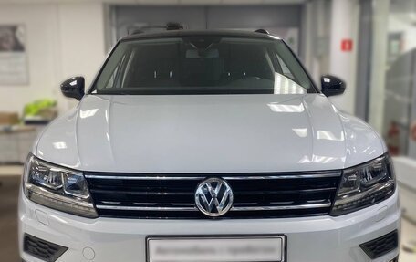 Volkswagen Tiguan II, 2020 год, 2 990 000 рублей, 2 фотография