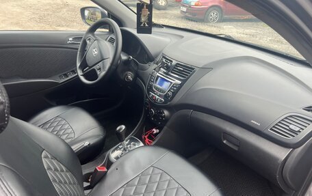 Hyundai Solaris II рестайлинг, 2011 год, 680 000 рублей, 2 фотография